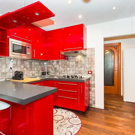 Colorful Statuto Square Design Apart