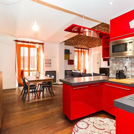 Colorful Statuto Square Design Apart Apartment