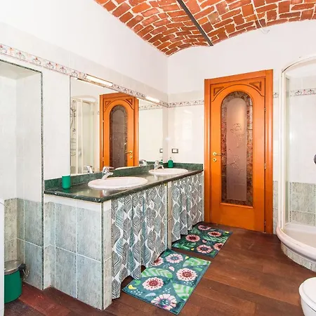 Colorful Statuto Square Design Apart Apartment *