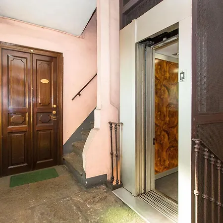 Colorful Statuto Square Design Apart Apartment