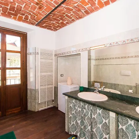 Colorful Statuto Square Design Apart Apartment