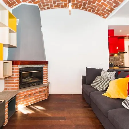Colorful Statuto Square Design Apart Apartment *