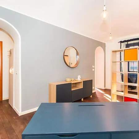 Colorful Statuto Square Design Apart