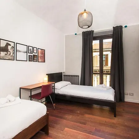 Colorful Statuto Square Design Apart Apartment *