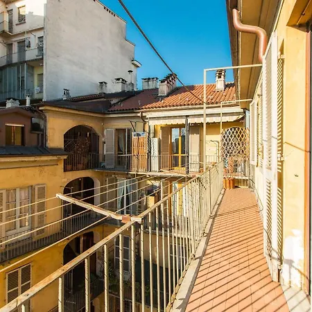 Colorful Statuto Square Design Apart * Turin